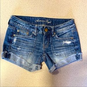 American Eagle Stone Washed denim Shorts Size 0 patch pockets rolled hem